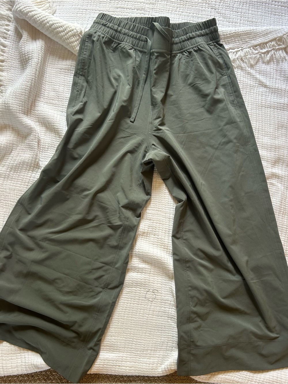 Women's Olive Wide-Leg Cropped Pull-On Pants